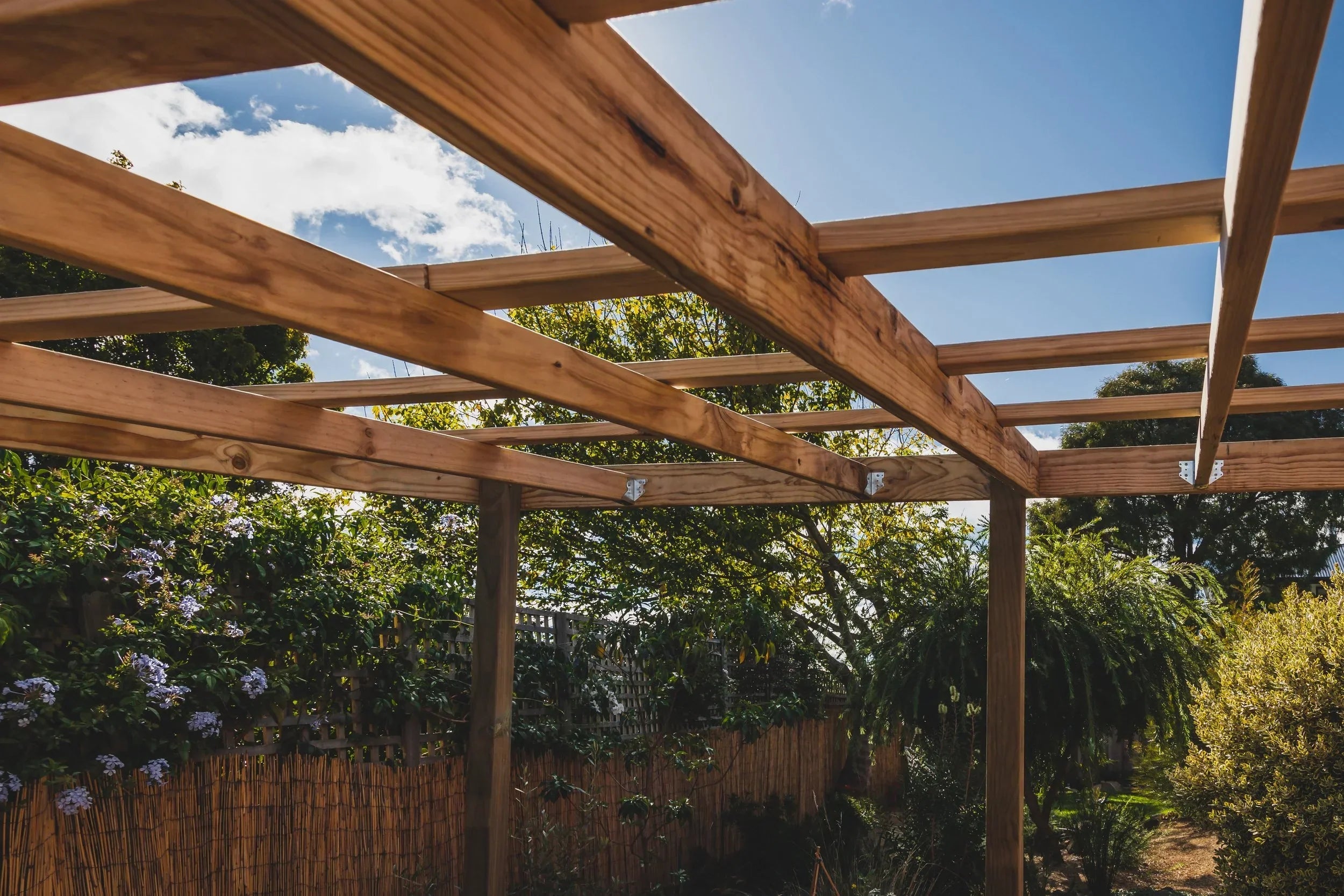 Outdoor Dining All Year Round: Tips for Designing a Garden Room with a Dining Area
